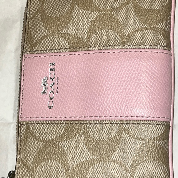 Coach small wristlet (baby pink) - Picture 2 of 9